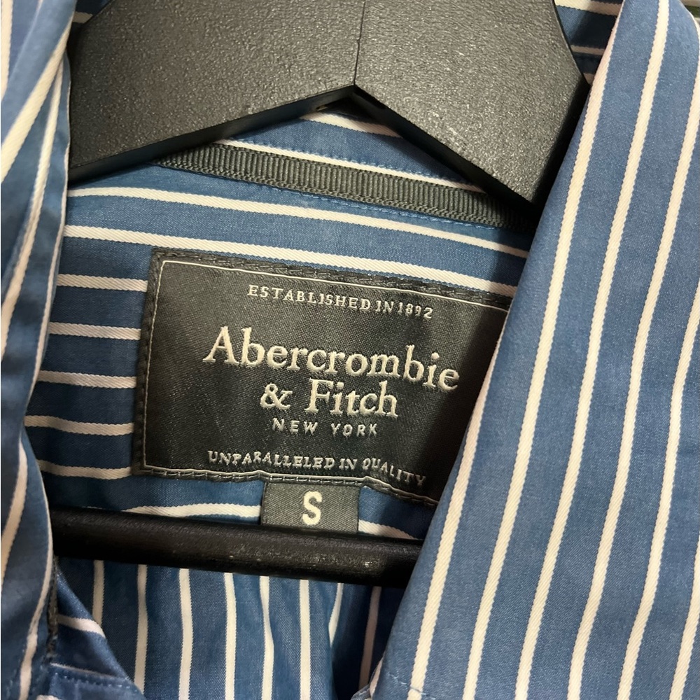 Abercrombie & Fitch muscle button down striped shirt. - Picture 9 of 12